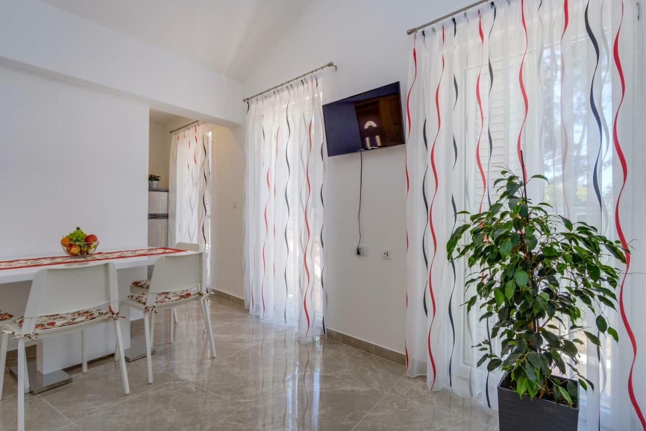 Apartmani Beatrice Mali Lošinj Exteriör bild