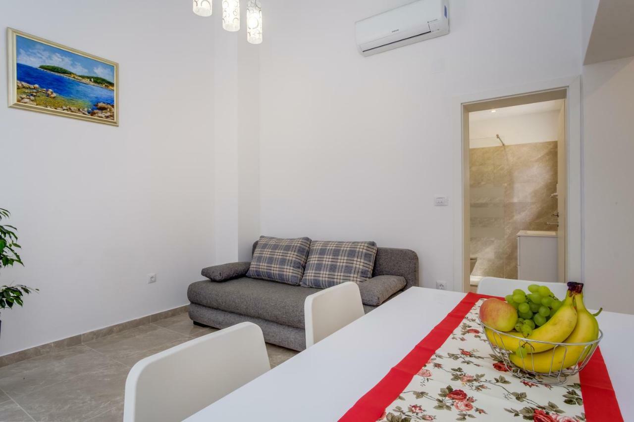 Apartmani Beatrice Mali Lošinj Exteriör bild